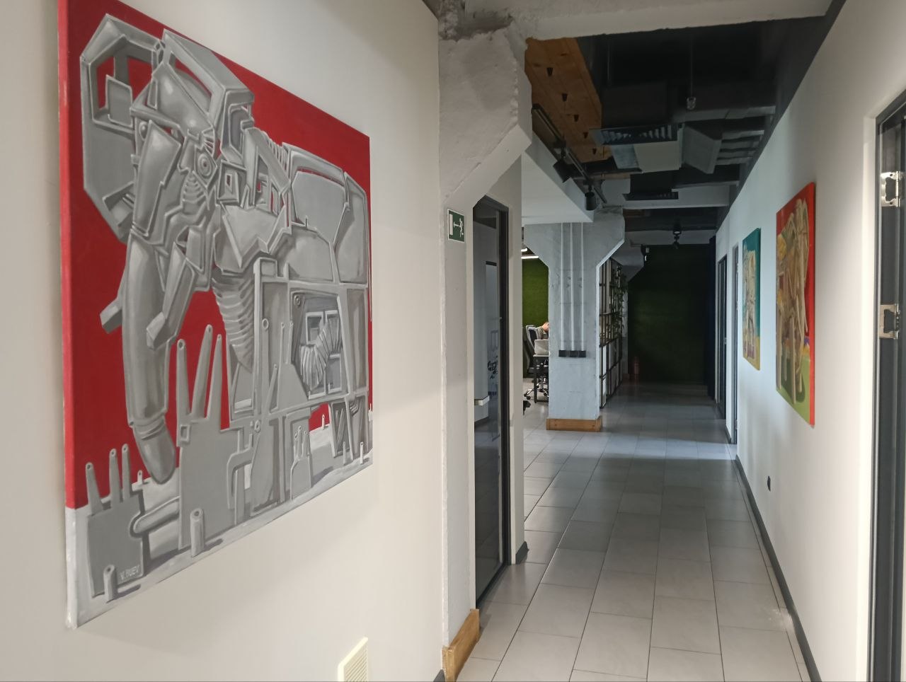 Lucrări originale MAW pe coridorul biroului EBS Integrator